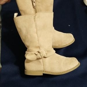 Girls Size 8 tan Old Navy boots.